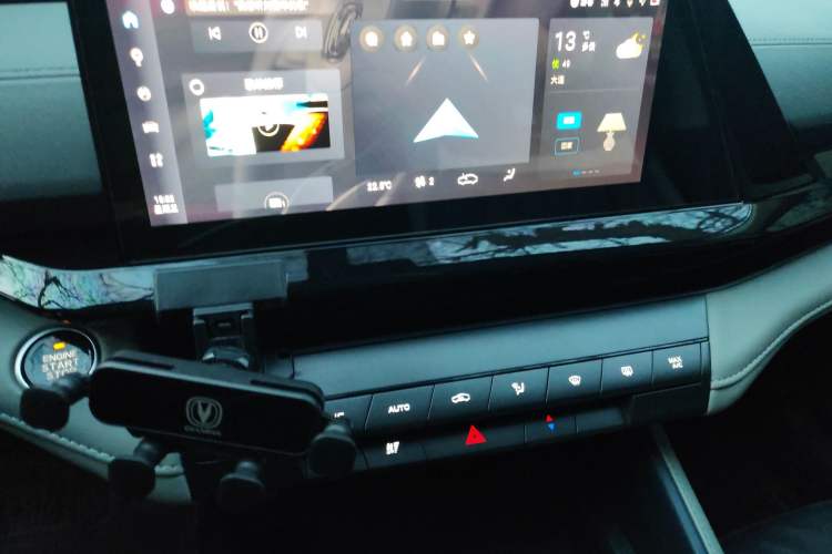 Used CHANGAN UNI-V iDD 2023 ZhiDian iDD 1.5T 113km Smart & Fun Version Audio And AC Panel