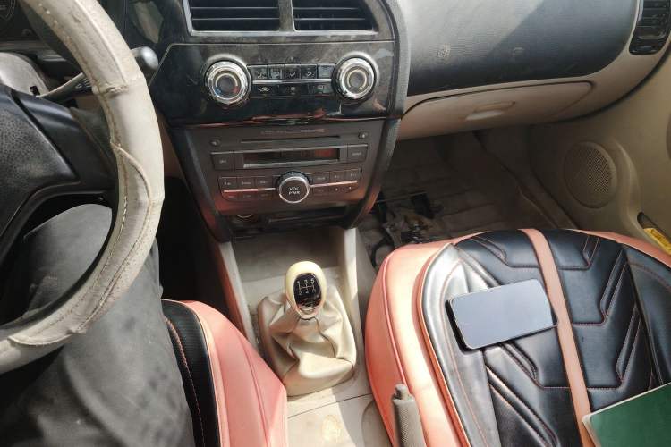 Used Soueast V3 Lingyue 2011 1.5L Manual Comfort Edition Gear Lever