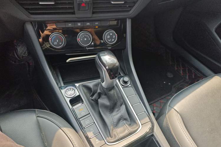 Used Volkswagen Sagitar 2021 280TSI DSG Excellence Edition Gear Lever