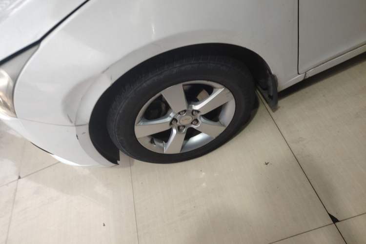 Used Chevrolet Cruze 2014 1.6L SL Millionth Anniversary Edition AT Left Front Wheel Hub