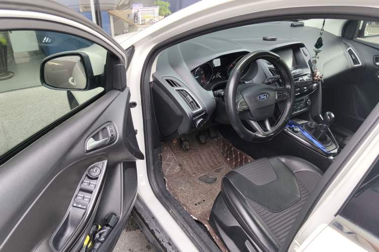 Used Ford Focus 2017 Sedan 1.6L Manual Fashion Edition Smart Drive Version