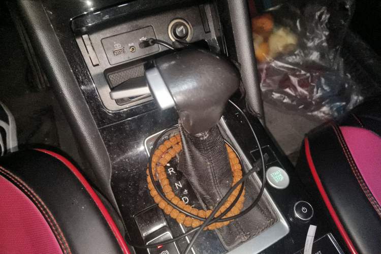 Used BORGWARD BX5 2017 20TGDI Automatic Two-Wheel Drive Pioneer Edition Gear Lever