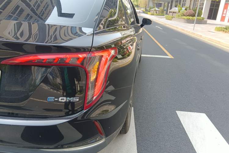 Used Hongqi E-QM5 2022 431 km Charge & Enjoy Edition
