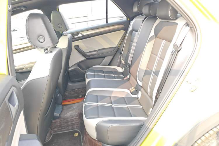 Used Volkswagen T-ROC 2023 300TSI DSG Two-Wheel Drive Starlight Edition
