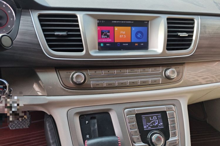 Used SAIC MAXUS G10 2021 2.0T Automatic Elite Edition Gasoline 7-Seater Audio And AC Panel