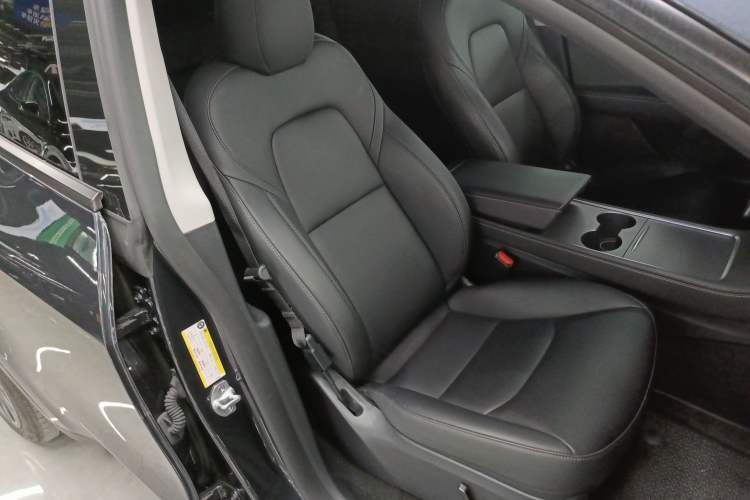 Used Tesla Model Y 2024 Rear-Wheel-Drive Version Right Front Seat