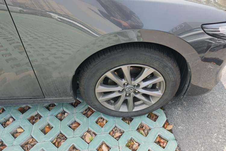 Used Mazda 3 Axela 2020 1.5L Automatic Luxury Version Right Front Wheel Hub