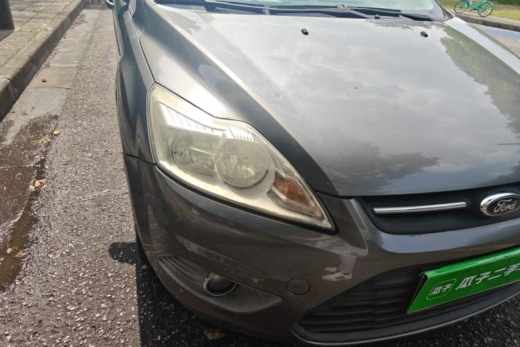 Used Ford Focus 2013 Sedan Classic 1.8L Automatic Base Model