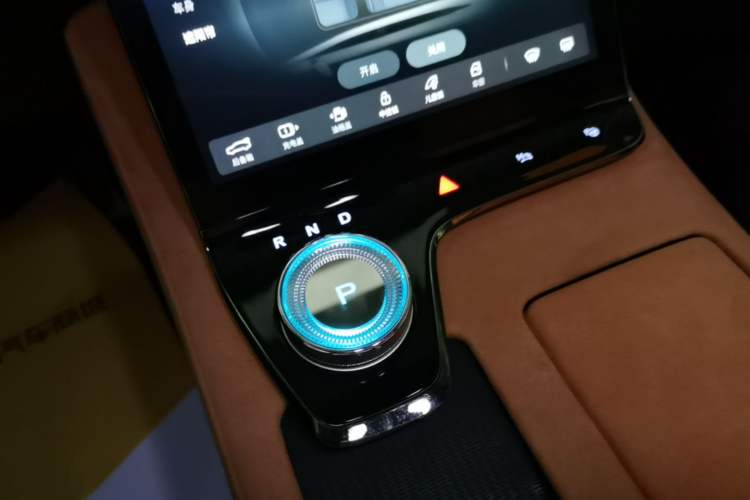 Used VOYAH PASSION 2024 PHEV Four-Wheel Drive Ultra-Long Range Flagship Model