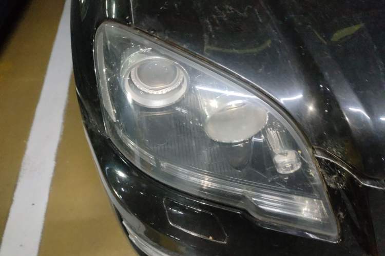 Used Mercedes-Benz M-Class 2010 ML 350 4MATIC Luxury Model Right Front Headlight