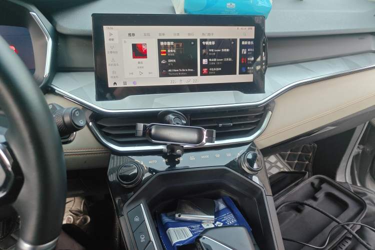 Used Lynk & Co 06 EM-P 2022 PHEV 84 km Range Pro Version Audio And AC Panel