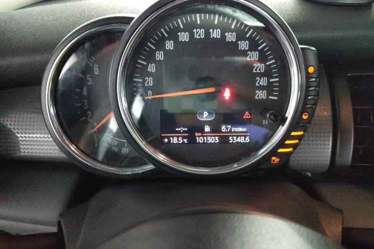 Used MINI 2015 1.5T COOPER Excitement Five-Door Edition Instrument Cluster