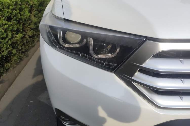 Used Toyota Highlander 2012 2.7L Two-Wheel Drive 7-Seater Luxury Edition
