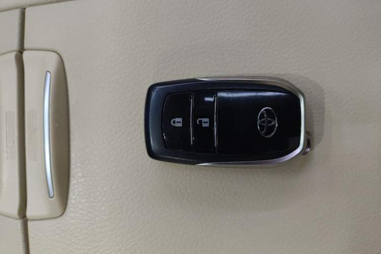 Used Toyota Highlander 2015 2.0T Four-Wheel Drive Luxury Edition 7-Seater Interior 1