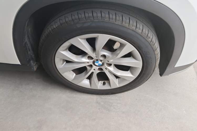 Used BMW X1 2014 sDrive18i Fashion Model Right Front Wheel Hub