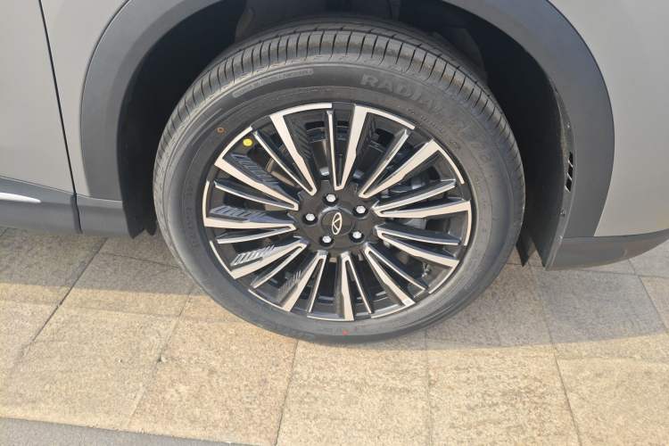 Used Chery Tiggo 8 2026 Model, 5th Generation Tiger Model, Kunpeng 1.6T Automatic Prestige Version Right Front Wheel Hub