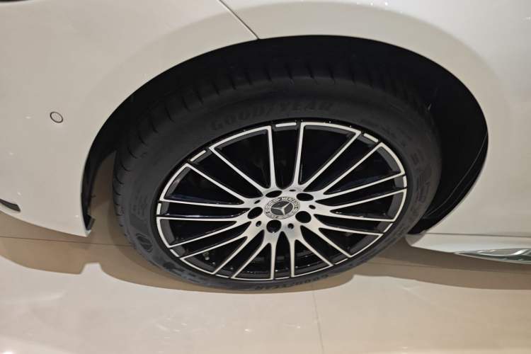 Used Mercedes-Benz C-Class 2024 Restyled C 260 L Sport Edition Left Front Wheel Hub