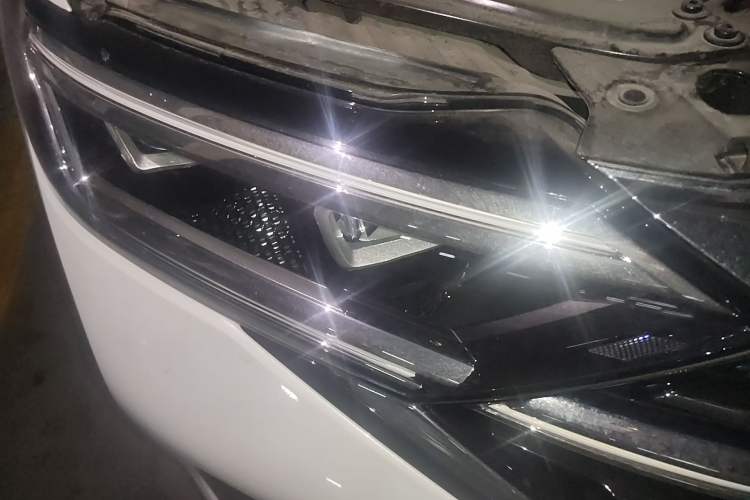 Used Volkswagen Sagitar 2023 300TSI DSG Excellence Edition Right Front Headlight