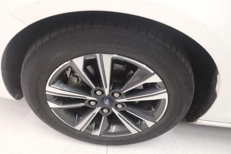 Used Ford Escort 2021 1.5L Automatic Diamond Edition Left Front Wheel Hub