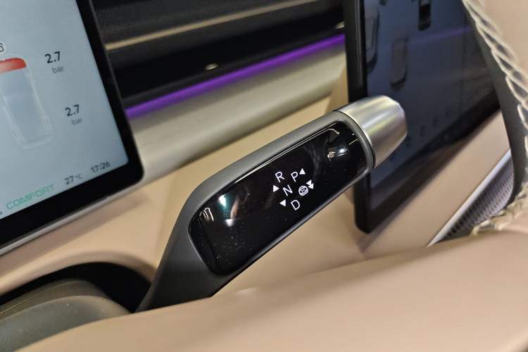 Used XPeng X9 2025 740 Ultra-Long Range Max Gear Lever