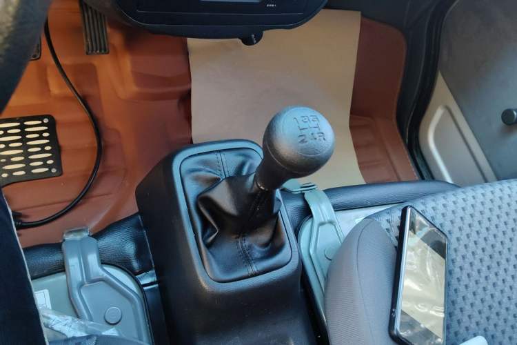 Used Wuling Zhiguang 2023 1.5L Practical Version 5/7 Seats Gear Lever
