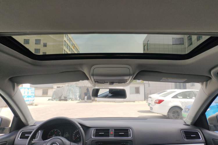 Used Volkswagen Sagitar 2014 Revised Version 1.6L Manual Comfort Edition
