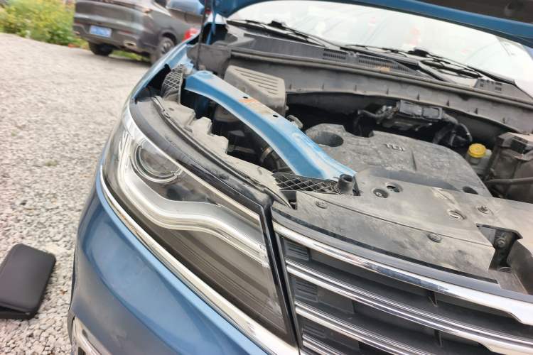 Used Roewe RX5 2016 20T Two-Wheel Drive Automatic Internet Smart Edition Right Front Headlight