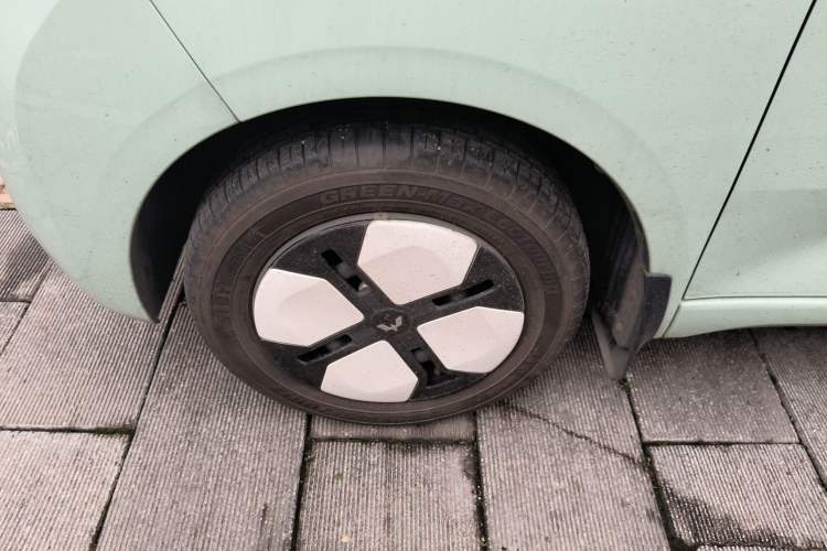 Used Wuling Hongguang MINIEV 2024 3rd Generation 215km Advanced Version Left Front Wheel Hub