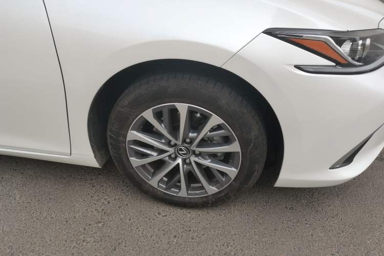 Used Lexus ES 2023 200 Excellence Edition