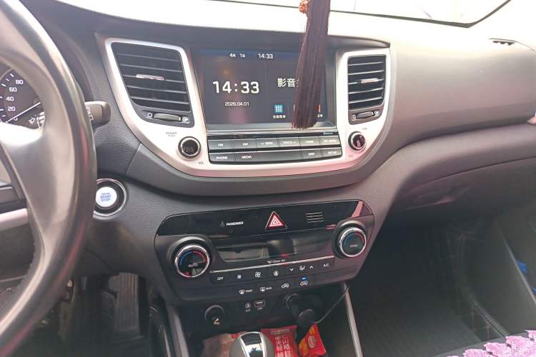 Used Hyundai Tucson 2018 1.6T Dual-Clutch Two-Wheel Drive 15th Anniversary Special Edition Audio And AC Panel