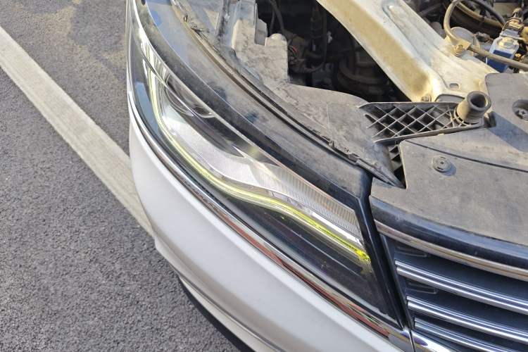 Used Roewe RX5 2016 20T Two-Wheel Drive Automatic Internet Smart Edition Right Front Headlight