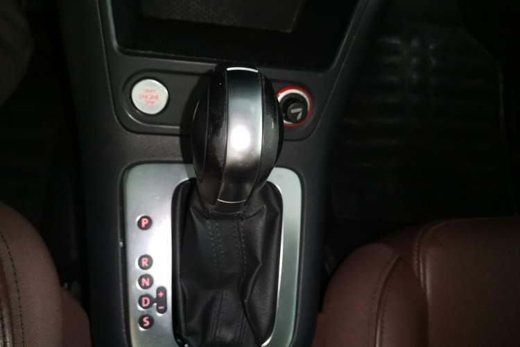 Used Volkswagen Tiguan 2015 1.8TSI Automatic Two-Wheel Drive Luxury Model Gear Lever