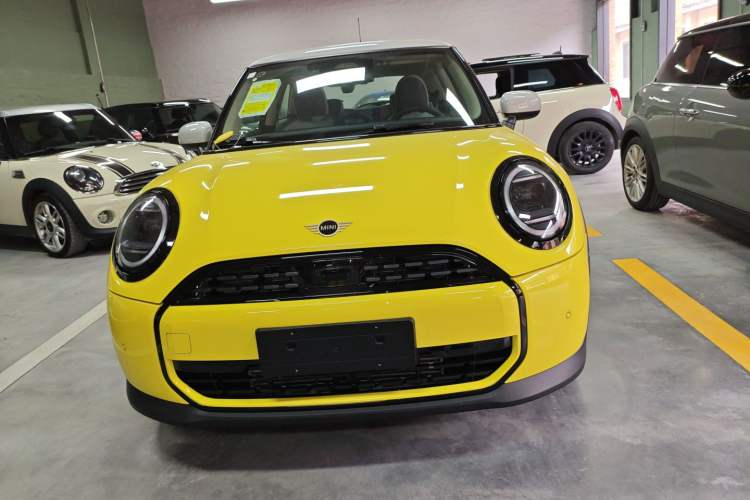 Used MINI 2025 1.5T COOPER Classic Edition
