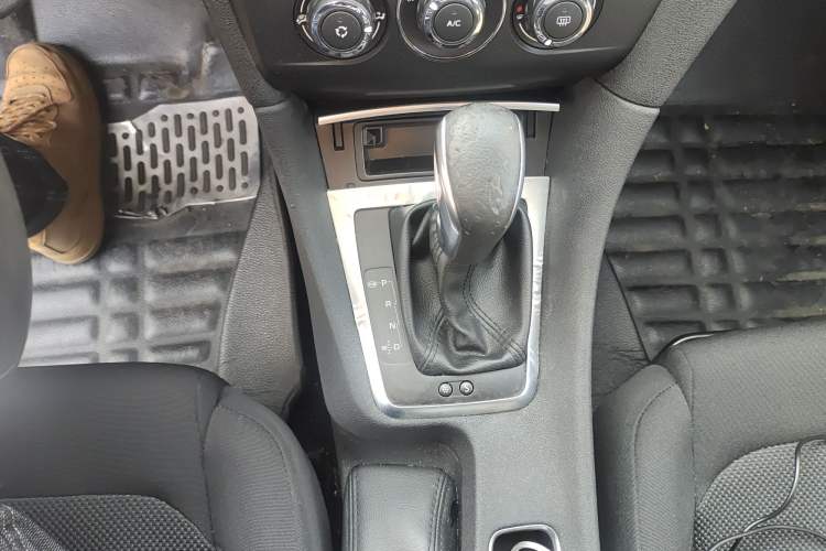 Used DS 5LS 2014 1.8L automatic Comfort version VTi140