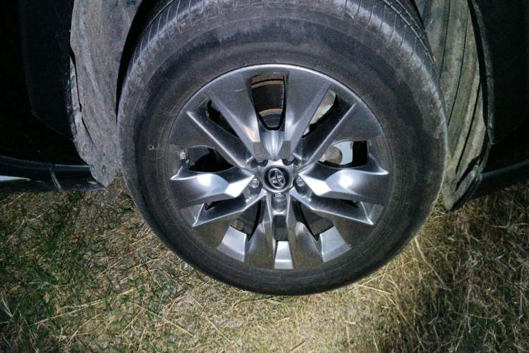 Used Toyota Wildlander 2022 2.0L CVT Two-Wheel Drive Luxury PLUS Edition Right Front Wheel Hub