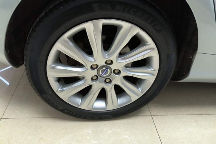 Used Volvo V40 2014 2.0T Zhiya Edition
