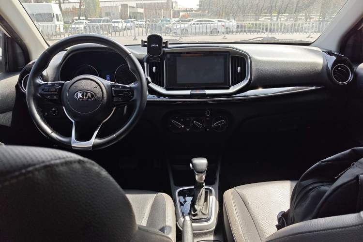 Used Kia kx1 Stonic 2021 1.4L Automatic Fun Edition Center Console