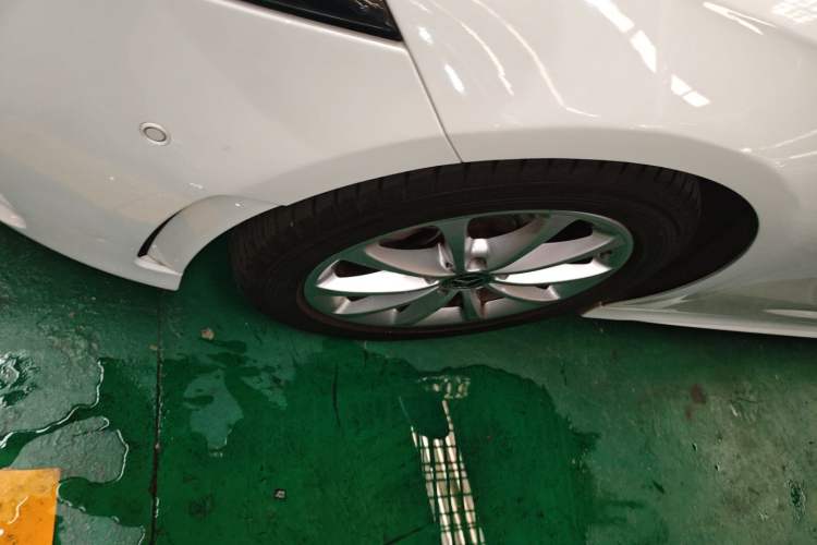 Used Mercedes-Benz A-Class 2019 Restyled A 200 L Sport Sedan Left Front Wheel Hub