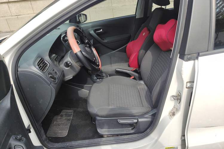 Used Volkswagen Polo 2016 1.6L Automatic Comfort Model
