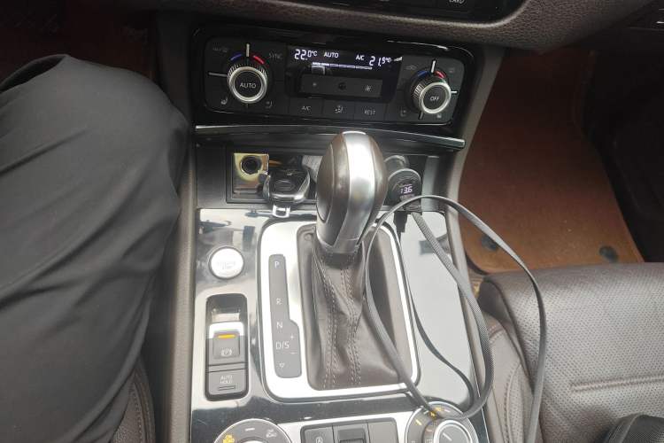 Used Volkswagen Touareg 2017 3.0 TSI Touareg Model Gear Lever