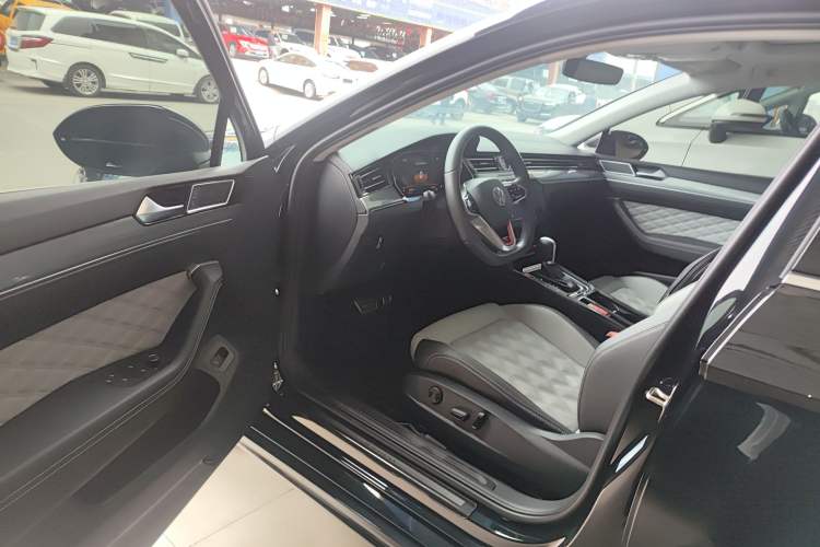 Used Volkswagen Magotan 2023 2 Million Units Limited Edition 330TSI DSG Leading Version Driver Seat