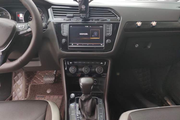 Used Volkswagen Tiguan L 2017 330TSI Automatic Two-Wheel Drive Luxury Edition Audio And AC Panel