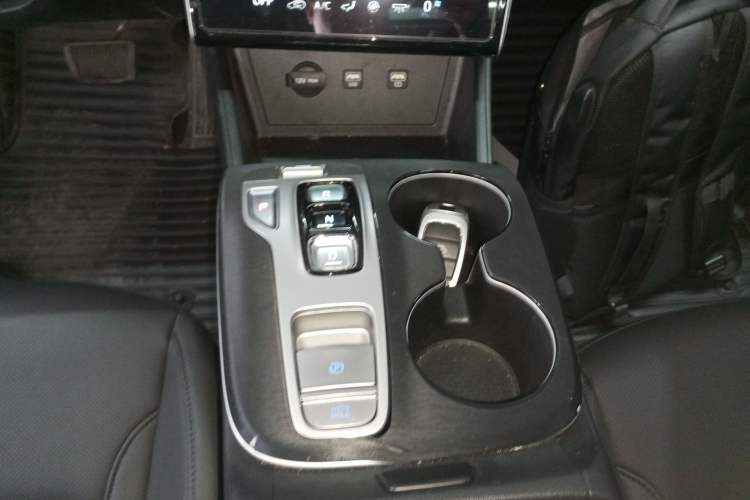 Used Hyundai Tucson 2023 Tucson L 1.5T Automatic Two-Wheel Drive DLX Luxury Edition Gear Lever