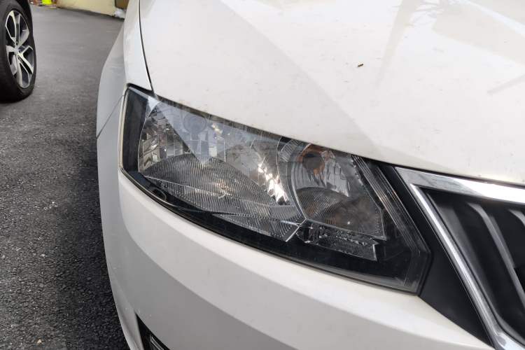 Used Skoda Rapid 2015 1.6L Automatic Smart Selection Model