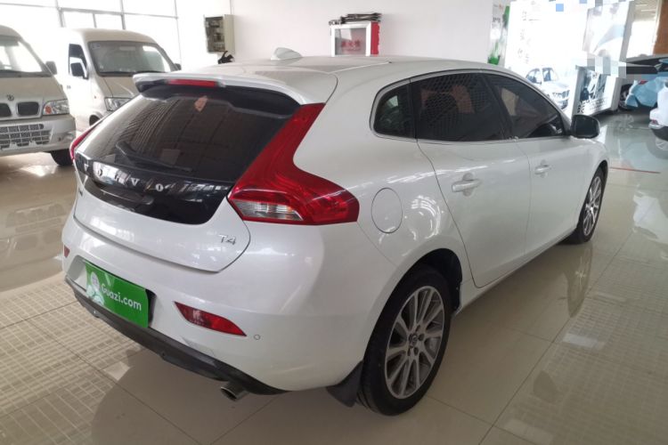 Used Volvo V40 2016 T4 Smart Luxury Edition