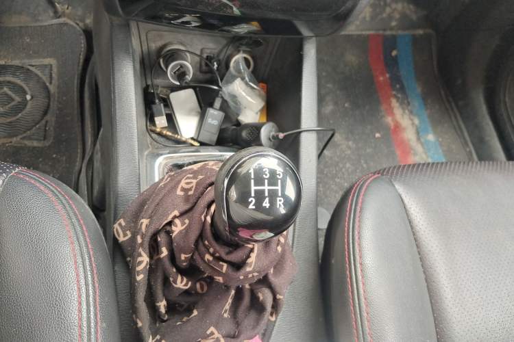 Used CHANGAN KAICHENG Oushang A600 2017 1.5L Manual Luxury Model Gear Lever