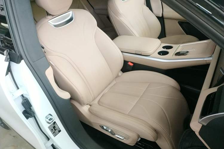 Used XPeng G9 2025 625 Long-Range Max Right Front Seat