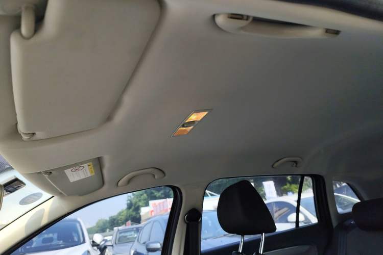 Used Volkswagen Gran Lavida 2013 1.6L Automatic Fashion Model