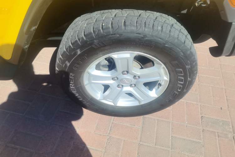 Used Jeep Wrangler  Right Front Wheel Hub