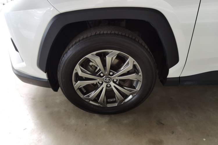 Used Toyota RAV4 2023 2.0L CVT Two-Wheel Drive Fashion Plus Edition Left Front Wheel Hub